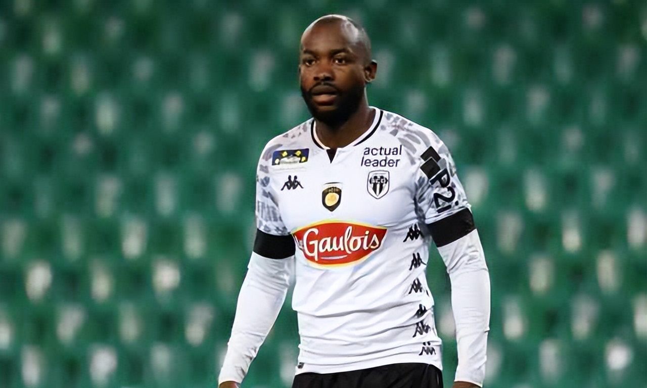 关于转会期法甲焦点战；上海海港远射贴柱；管理层满意；数据趋势出现新变化的信息